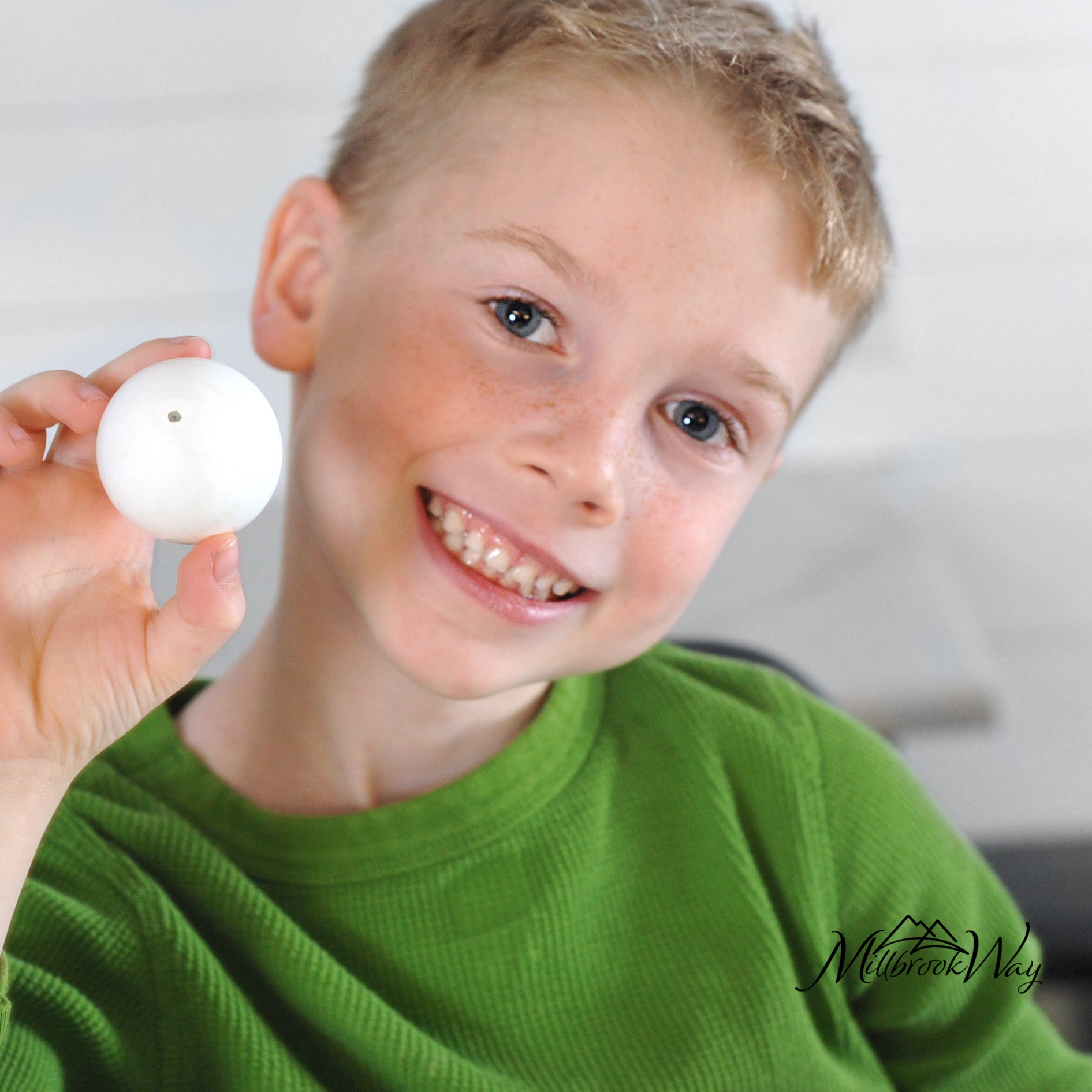 One Hole Egg Blower Pump - The Easiest Way to Empty Egg Shells For Crafts and Decorating